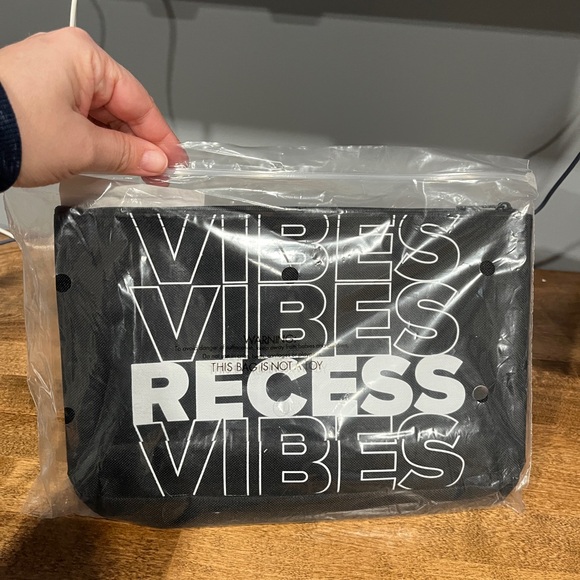thirty-one Handbags - Thirty-One Recess Vibes Black Zipper Pouch